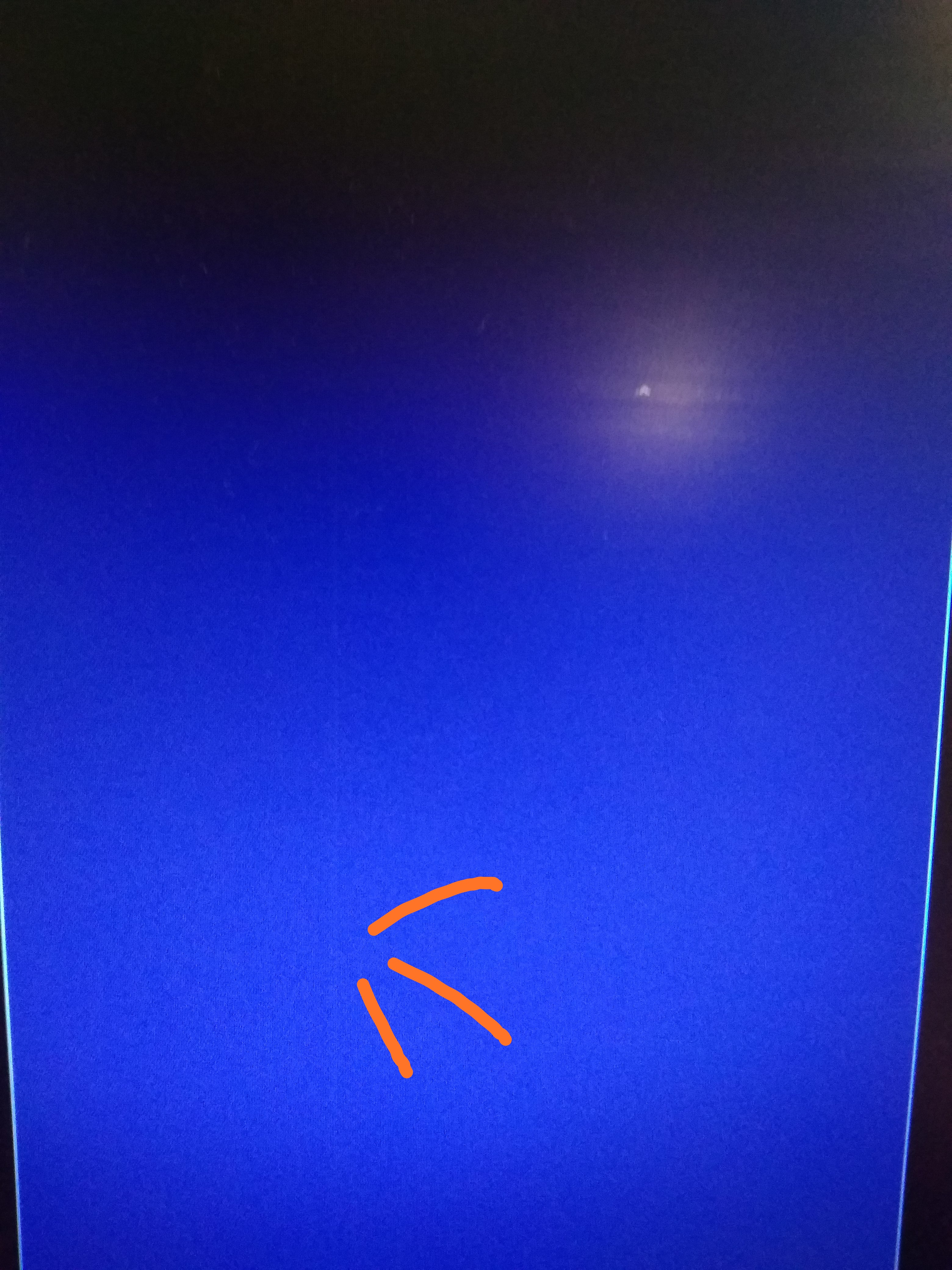 Синяя полоса на экране. Белый экран с полосками. Полосы на мониторе. Полосы на экране ноутбука. Белая полоса на экране ноутбука.